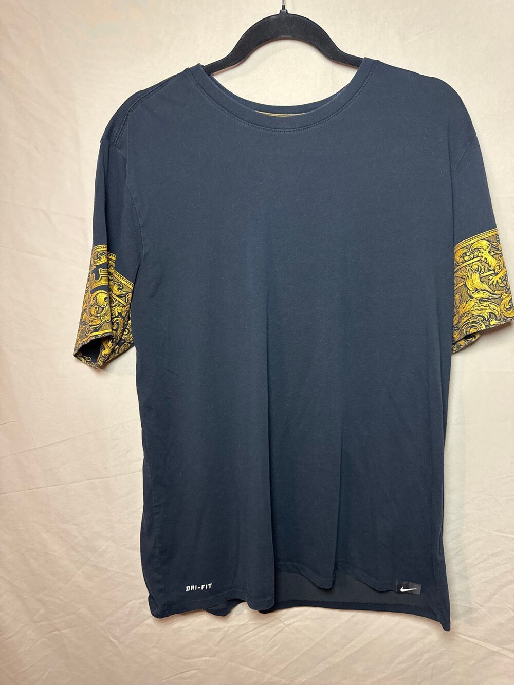 Nike LeBron James Black Gold Lion Sleeve Tee Men's XL